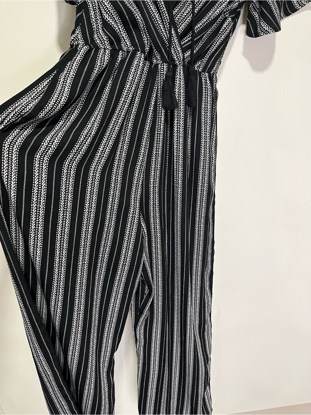 XHILARATION Black Striped Women Jumpsuit V neck Wide Leg Flowy Casual - Picture 5 of 6